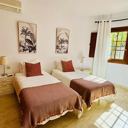Villa Casa Del Mar, Stunning With Swimming Pool *