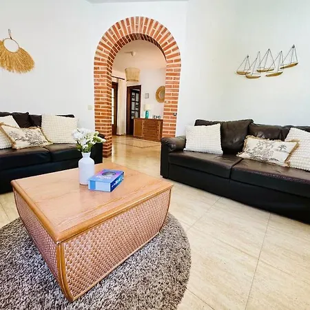 Villa Casa Del Mar, Stunning With Swimming Pool Sitio de Calahonda