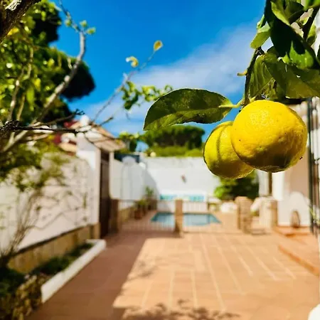 Villa Casa Del Mar, Stunning With Swimming Pool Sitio de Calahonda
