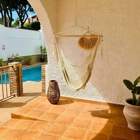 Villa Casa Del Mar, Stunning With Swimming Pool Sitio de Calahonda