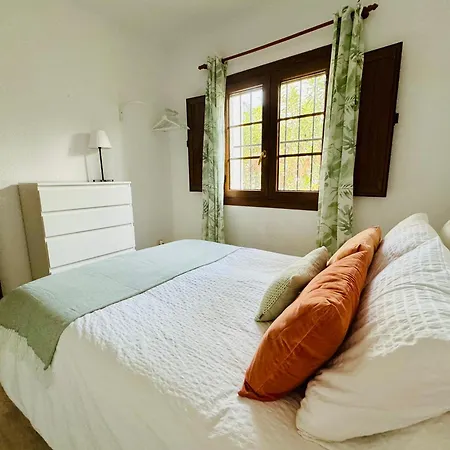 Villa Casa Del Mar, Stunning With Swimming Pool