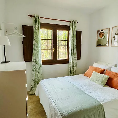 Villa Casa Del Mar, Stunning With Swimming Pool Sitio de Calahonda